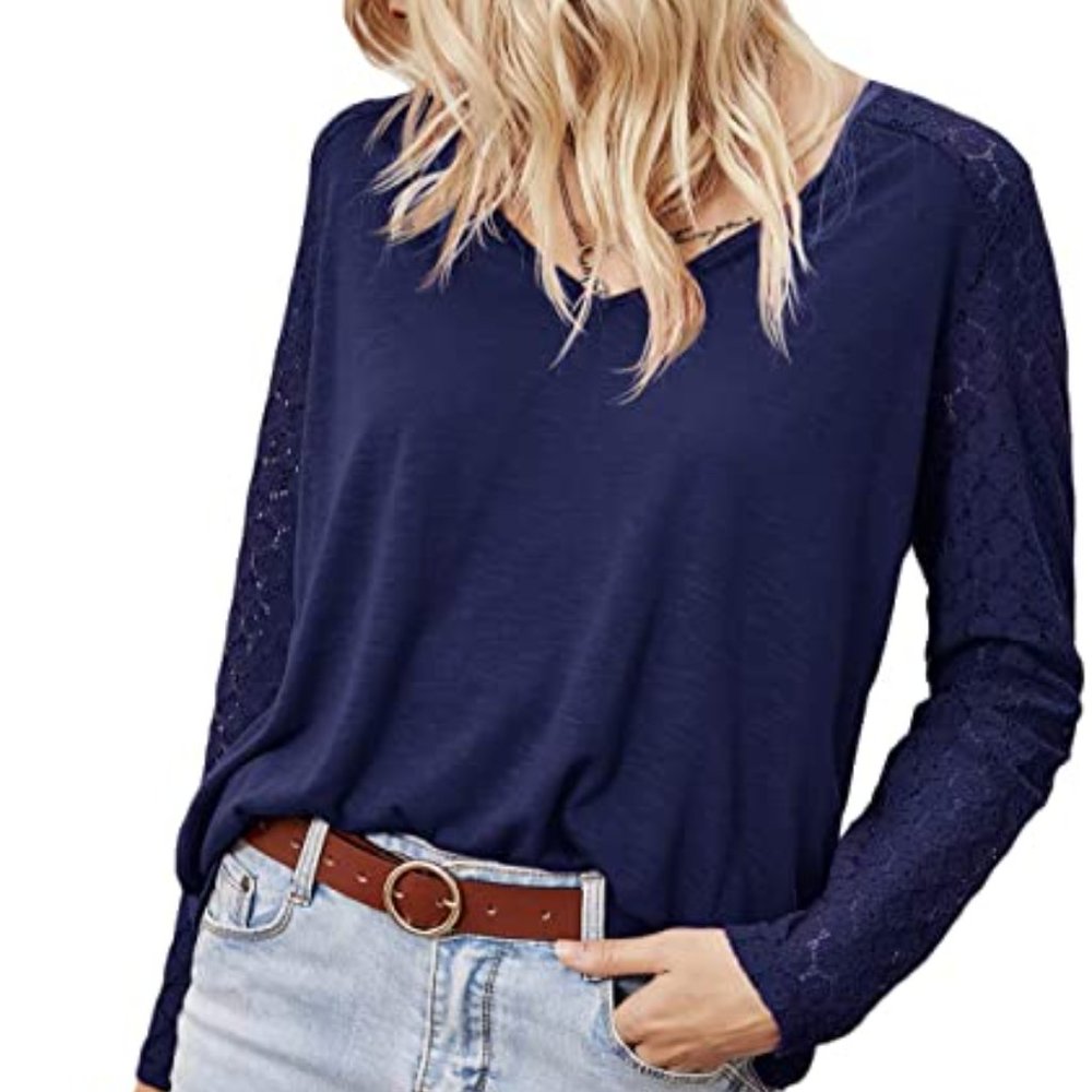 MAKE ME CHIC Lace Sleeve Tee w/ Necklace Gift Set
